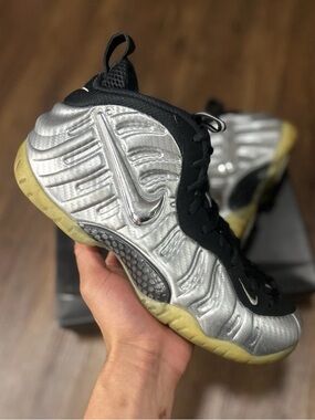 Nike Air Foamposite Pro
Silver Surfer Men's Sneaker
Shoe Size 9